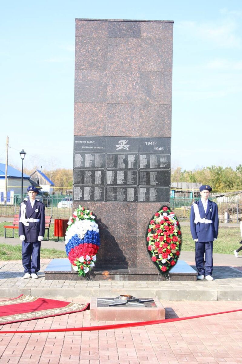 Памятник участникам ВОВ.